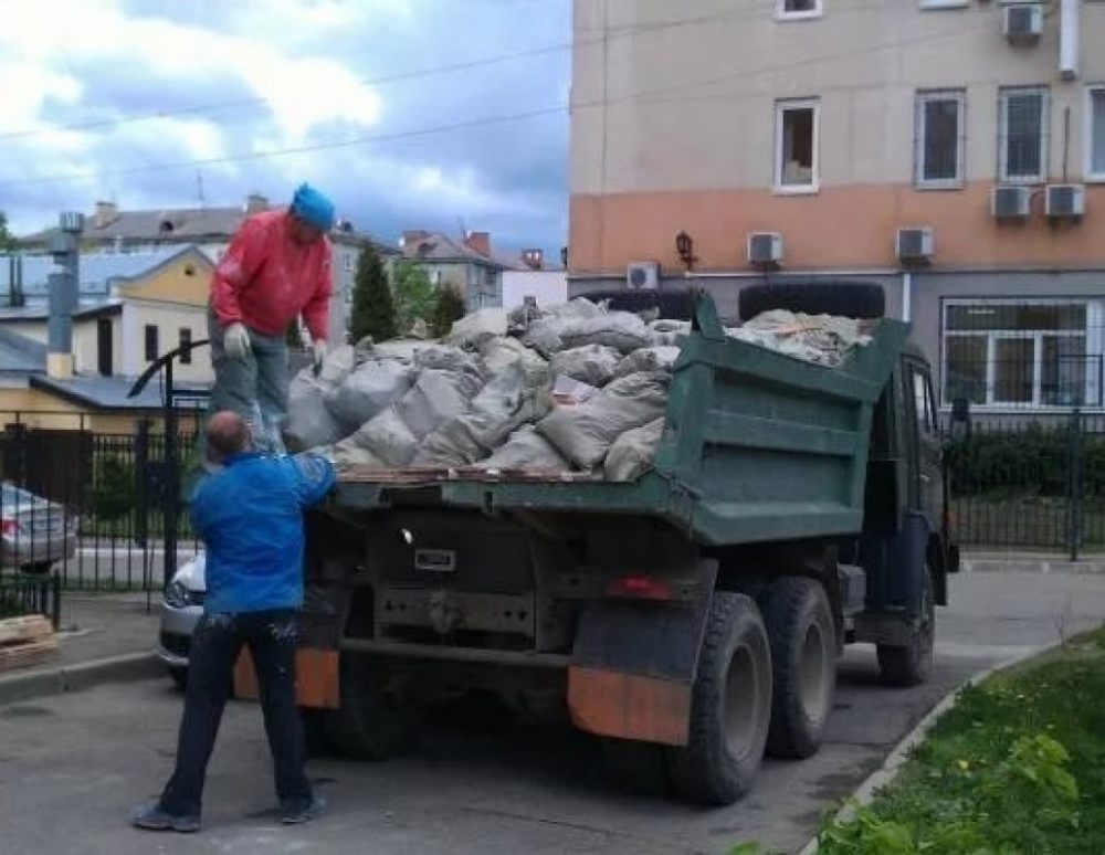 Вывоз строительного мусора (самосвалы, газели). Грузчики стоимость услуг и где заказать - Киров