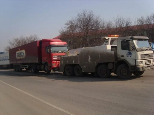 Эвакуация грузовой техники. Техпомощь стоимость услуг и где заказать - Омутнинск