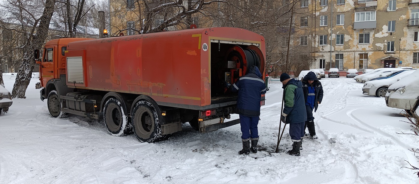 Прочистка канализации от засоров гидропромывочной машиной и специальным оборудованием в Вятских Полянах
