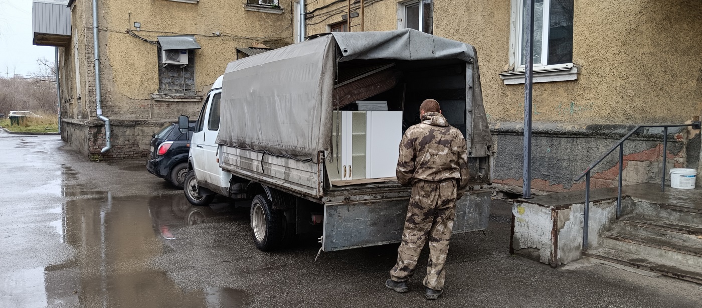 Квартирные перевозки. Погрузка мебели в Газель в Кировской области